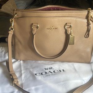 L / Coach,front,back pockets and inside. Good condition.Med/L size.